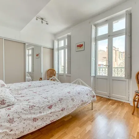 Wine Loft, Terrasse Et Vue Extraordinaire Sur La Cite Medievale Apartman *